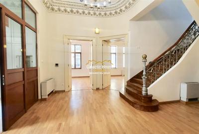 Casă cu 13 camere cu Teren 276 Mp în Universitate