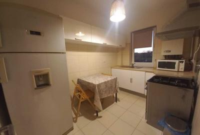Apartament cu 2 camere semidecomandat în Craiovei