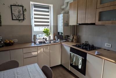 Apartament cu 2 camere decomandat în Tractorul