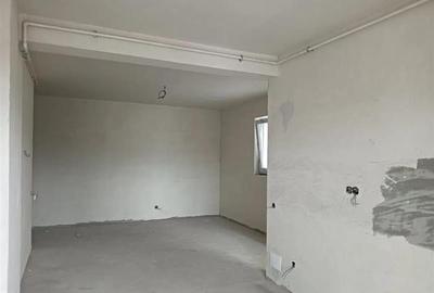Apartament cu 3 camere semidecomandat în Mărăști