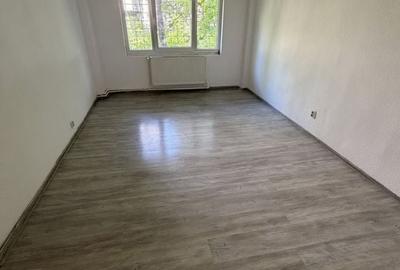 Apartament cu 3 camere decomandat în Mioriței - 3
