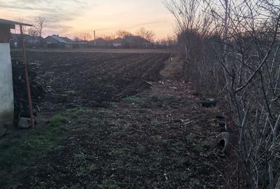 Casă cu 4 camere cu Teren 2200 Mp în Nămoloasa - 1