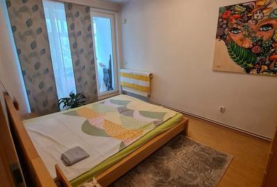 Apartament cu 3 camere decomandat, mobilat în Tudor