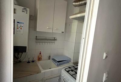 Apartament cu 3 camere decomandat în Eremia