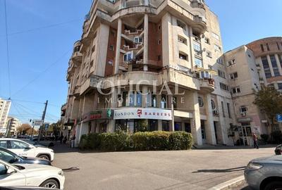 Apartament cu 3 camere decomandat, mobilat în Central