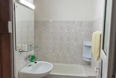 Apartament cu 2 camere decomandat în CET - 5