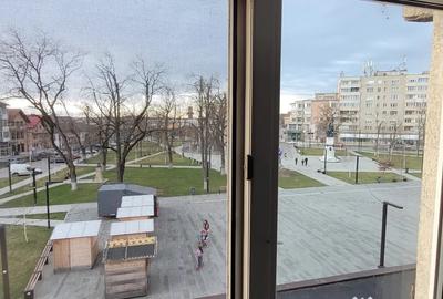 Apartament cu 4 camere decomandat în Central