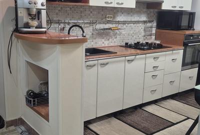 Apartament cu 3 camere decomandat în Petros - 8