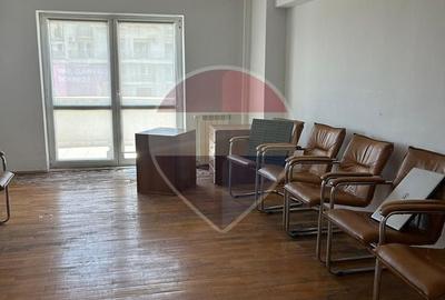 Apartament cu 4 camere în Unirii
