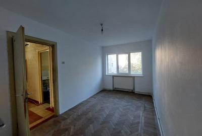 Apartament cu 3 camere nedecomandat în Energiei - 7