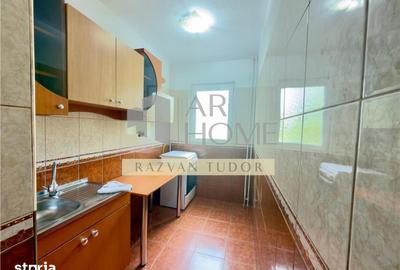 Apartament cu 3 camere semidecomandat în Mihai Bravu