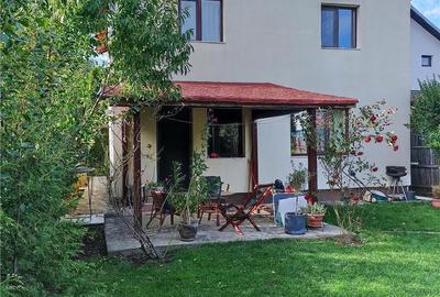 Casă cu 5 camere în Ștefănești
