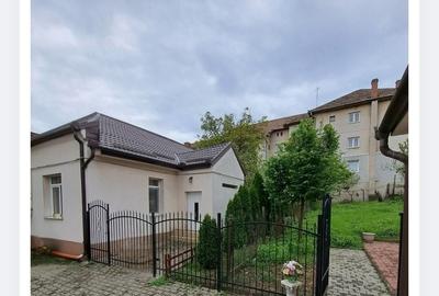 Casă cu 4 camere în Central - 2