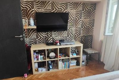 Apartament cu 4 camere decomandat în Grivița
