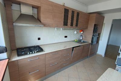 Apartament cu 3 camere decomandat în Moșilor