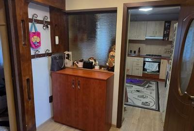 Apartament cu 3 camere decomandat în Burdea
