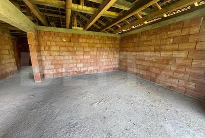 Casă cu 4 camere cu Teren 1900 Mp în Central - 1