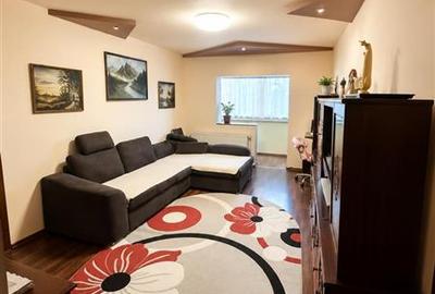 Apartament cu 4 camere semidecomandat, mobilat în Tractorul