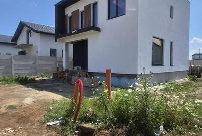 Casă cu 4 camere în Central