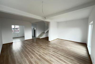 Duplex cu 4 camere cu Canalizare în Sânpetru - 2