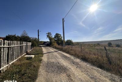 Teren de 1100 mp, în Miroslava