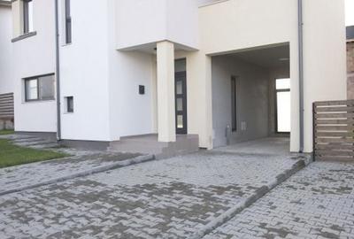 Casă cu 4 camere în Dezmir