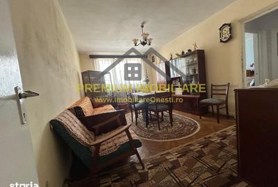 Apartament cu 3 camere semidecomandat în Central