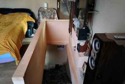 Casă cu 3 camere cu Teren 370 Mp în Central - 1