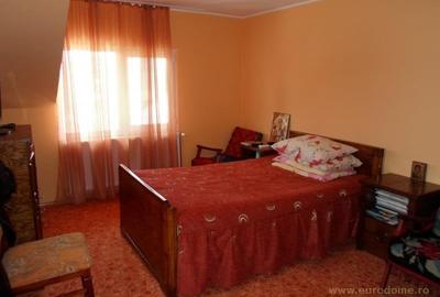 Duplex cu 7 camere cu Canalizare în Central - 11