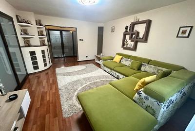 Apartament cu 4 camere decomandat în