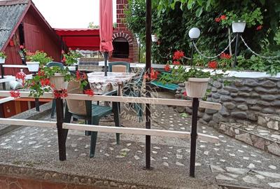 Casă individuală cu 4 camere cu Canalizare în Sud