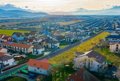 Teren Construcții intravilan de 885 mp, în Central - 13