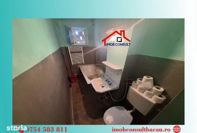 Apartament cu 3 camere semidecomandat în Banca Națională