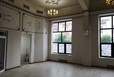 Spațiu comercial, de 300 mp, în Ultracentral