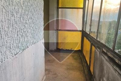 Apartament cu 3 camere decomandat în Micro 13