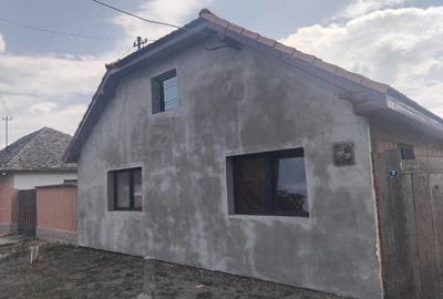 Casă cu 3 camere cu Teren 680 Mp în Central
