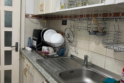 Apartament cu 3 camere decomandat în Cornișa
