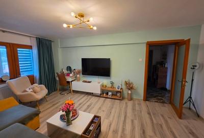 Apartament cu 3 camere decomandat, mobilat în Central