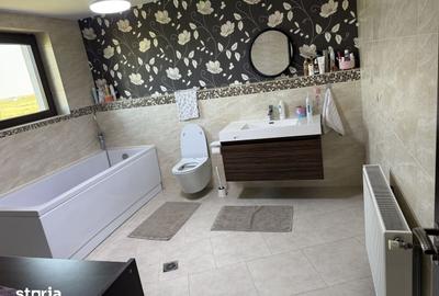 Casă cu 4 camere cu Teren 600 Mp în Central - 2