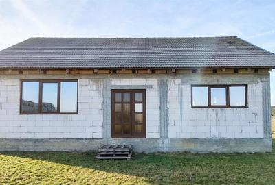Casă cu 2 camere cu Teren 2248 Mp în Miersig