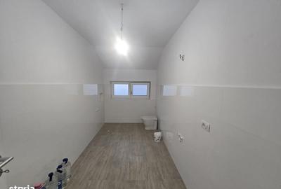 Casă cu 4 camere cu Teren 1239 Mp în Central