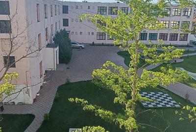 Apartament cu 2 camere decomandat în Micro 5