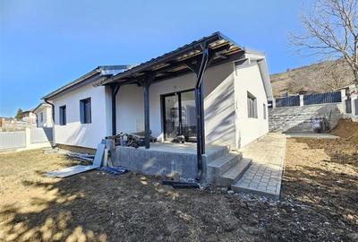 Casă individuală cu 4 camere cu Canalizare în Sâncraiu de Mureș - 1
