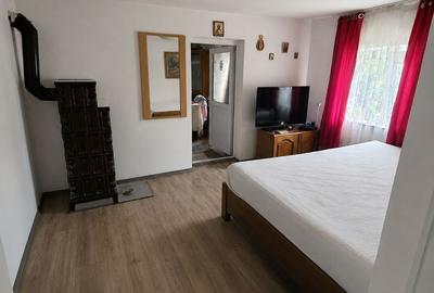 Casă cu 4 camere cu Teren 1000 Mp în Perieți