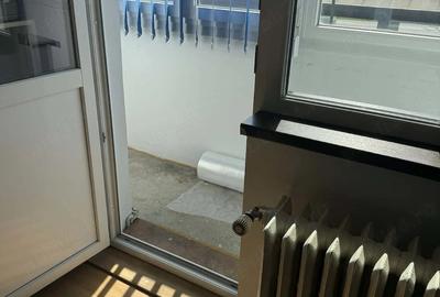 Apartament cu 2 camere decomandat în Triaj - 2