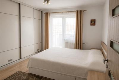 Apartament cu 3 camere semidecomandat în Exterior Vest