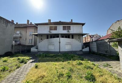 Casă individuală cu 8 camere cu Canalizare în Central - 2