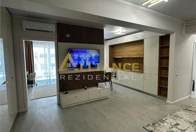 Apartament cu 3 camere semidecomandat, mobilat în Central