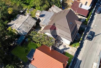 Casă cu 6 camere cu Teren 1000 Mp în Central