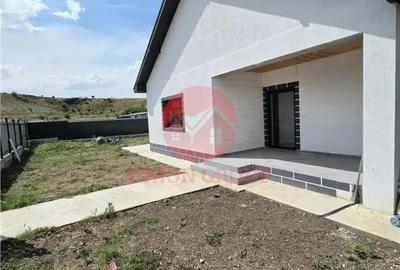 Casă cu 3 camere cu Teren 411 Mp în Valu lui Traian